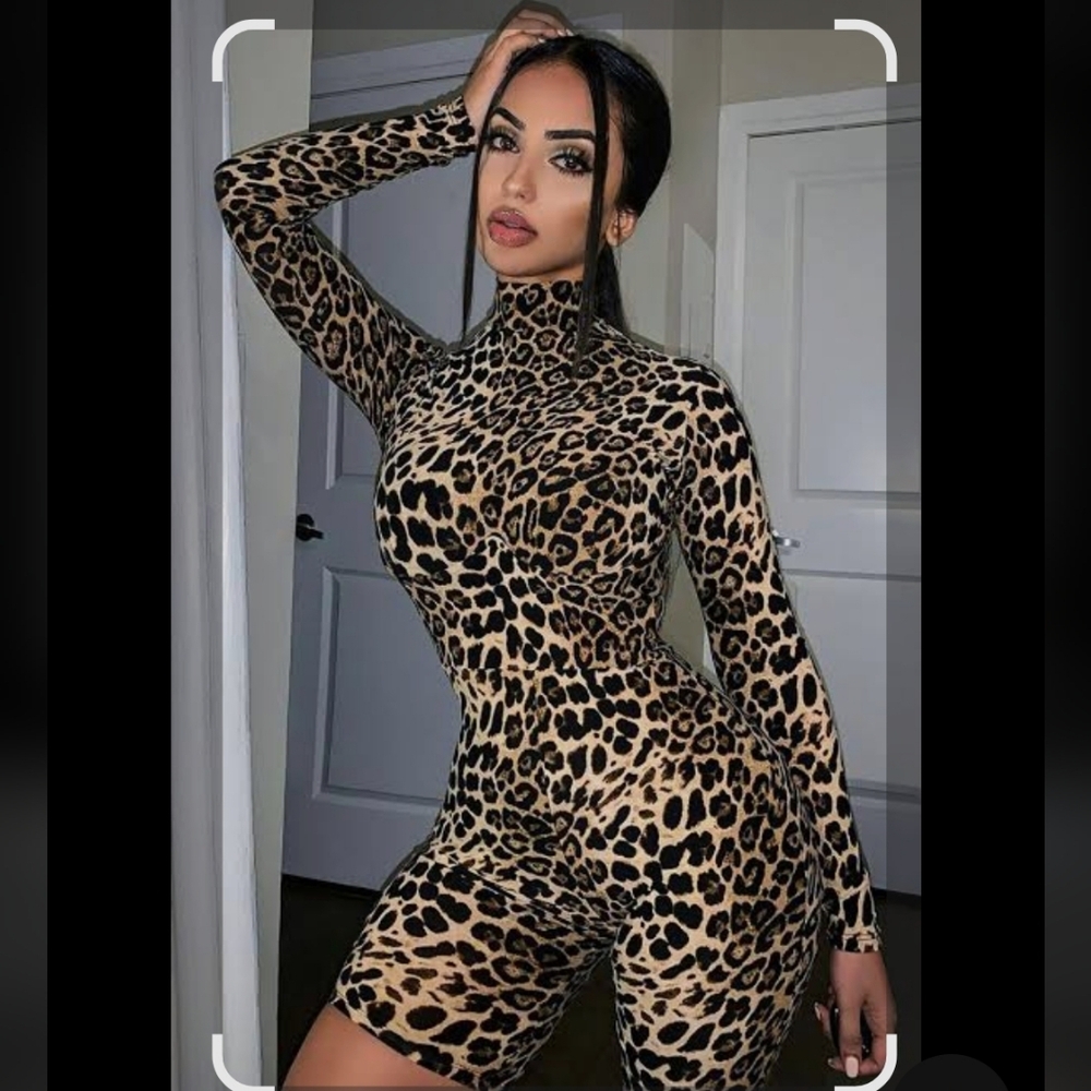 Fashion Nova Leopard Print Long Sleeve Bodysuit - Picture 5 of 13